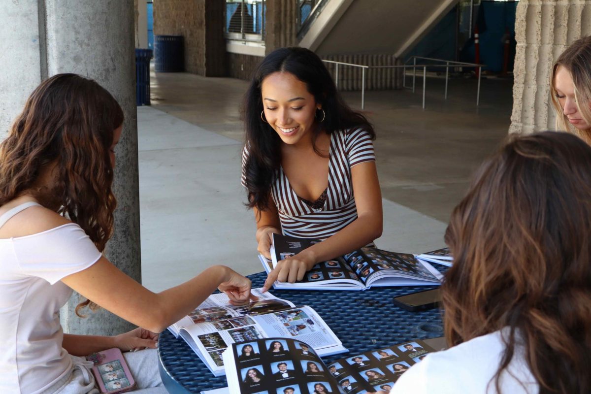 Seniors review the details of their new yearbooks.
